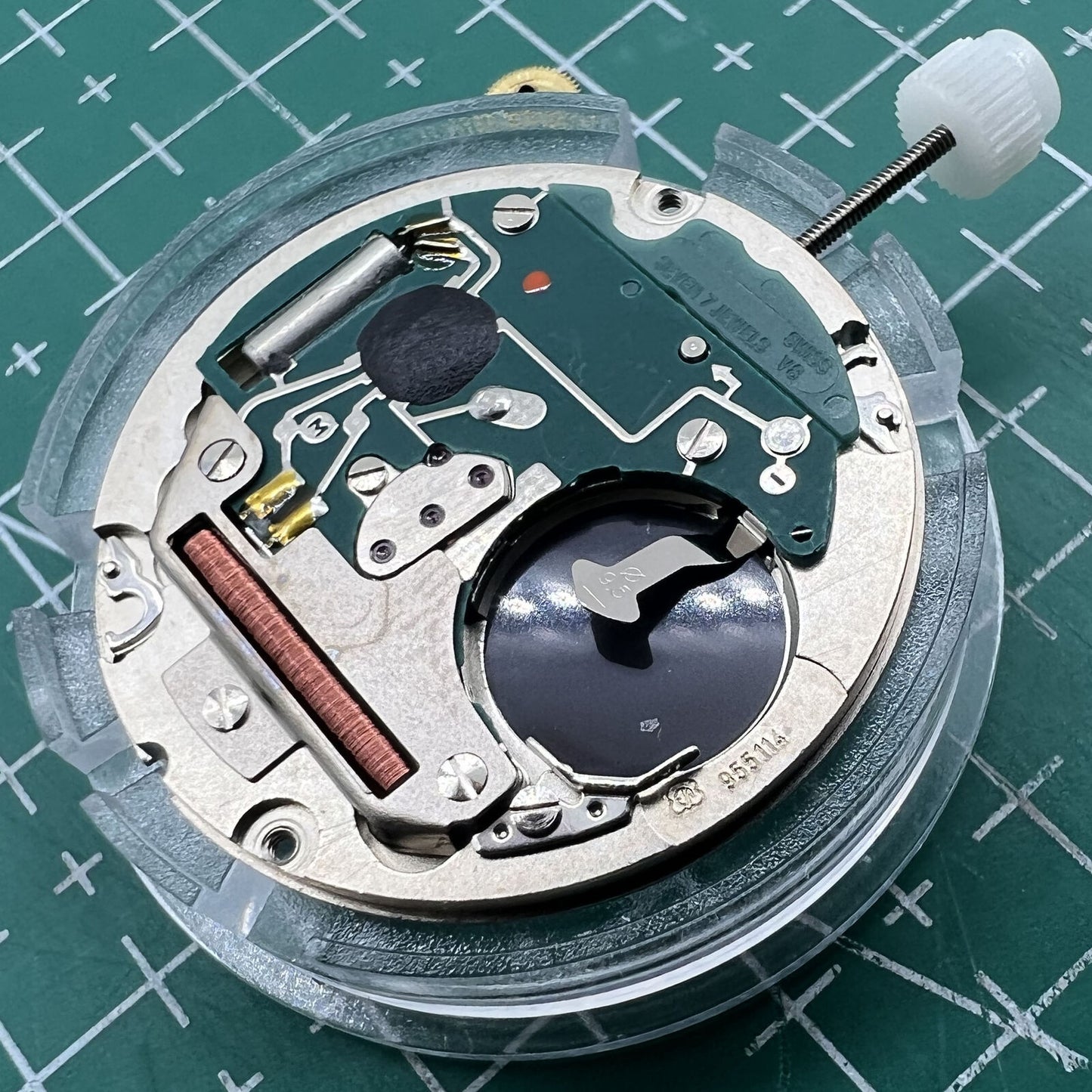 Swiss Made ETA955.114 quartz watch movement with single date calendar, perfect for precise repairs and replacements.