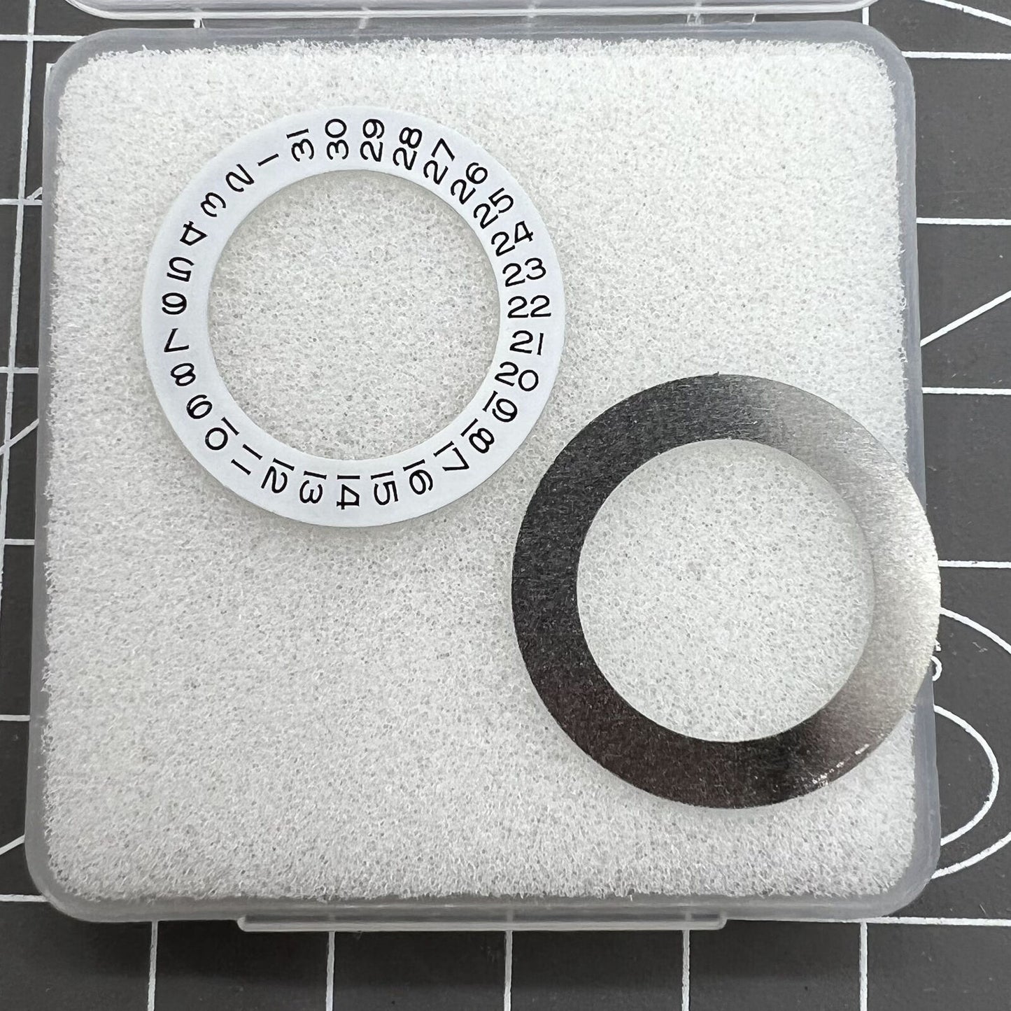 Wide brim date wheel overlay for ETA2824 2836 Miyota 8215/8200 movements, date at 3 o'clock, brand precision