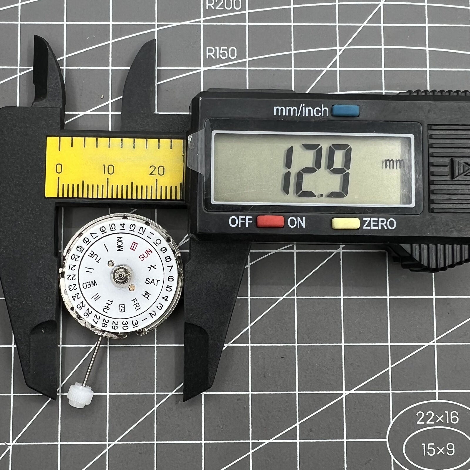 2813 automatic mechanical watch movement with day-date function for precise repair and replacement.