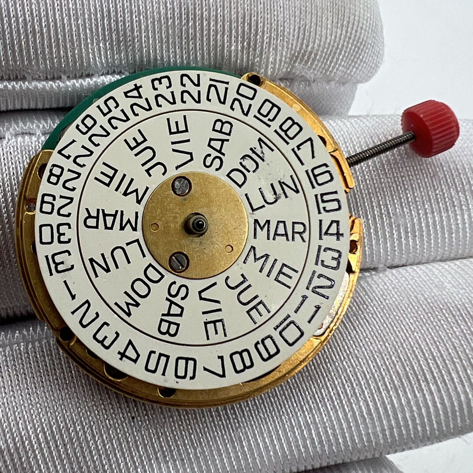 ESA9183 quartz movement with double calendar, 3 hands; Swiss made precision for watch accessories.