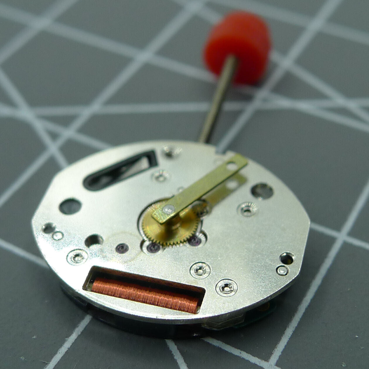 ETA 980.005 Swiss quartz watch movement with 2 hands, precise craftsmanship by ETA for reliable timekeeping.
