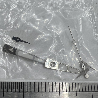 12,5 mm Uhrzeiger, grün leuchtend, silberner Rand für ISA 9232 Quarzwerk 