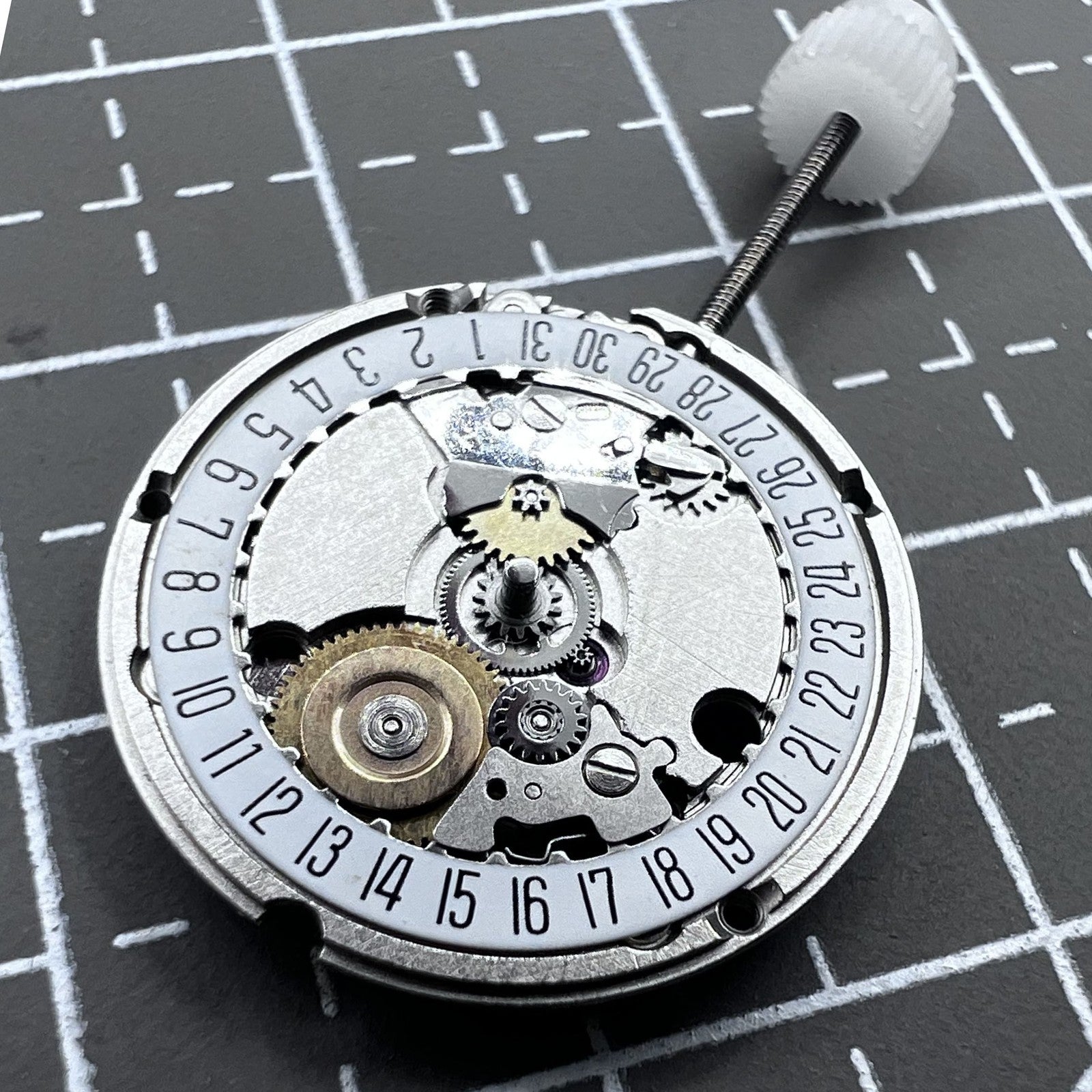 Swiss ETA95614 quartz movement watch mechanism with 2 hands and single calendar date at 6 o'clock, precision timekeeping.