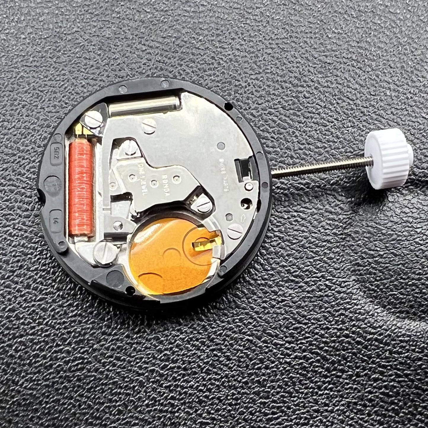 Quarzwerk Swiss Ronda Modell 582 Uhrwerk mechanism for precise watch functionality and durability.
