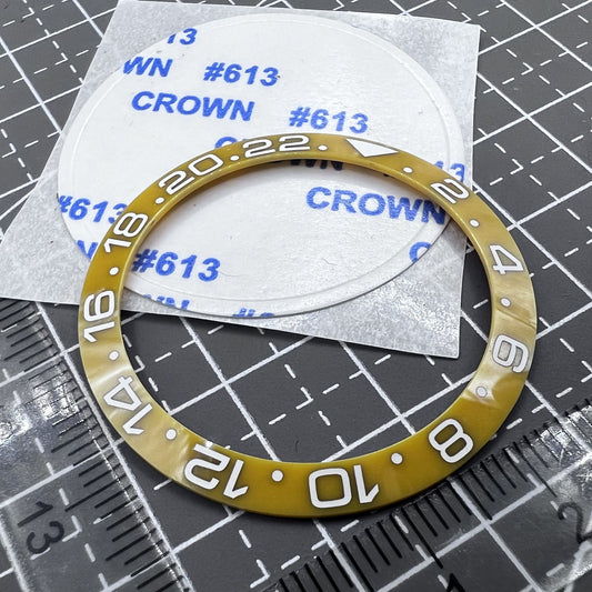 38 mm Keramik-Uhrenlünette, Ring, geneigt, GMT, gelber Hintergrund, weiße Schrift für SUB007 