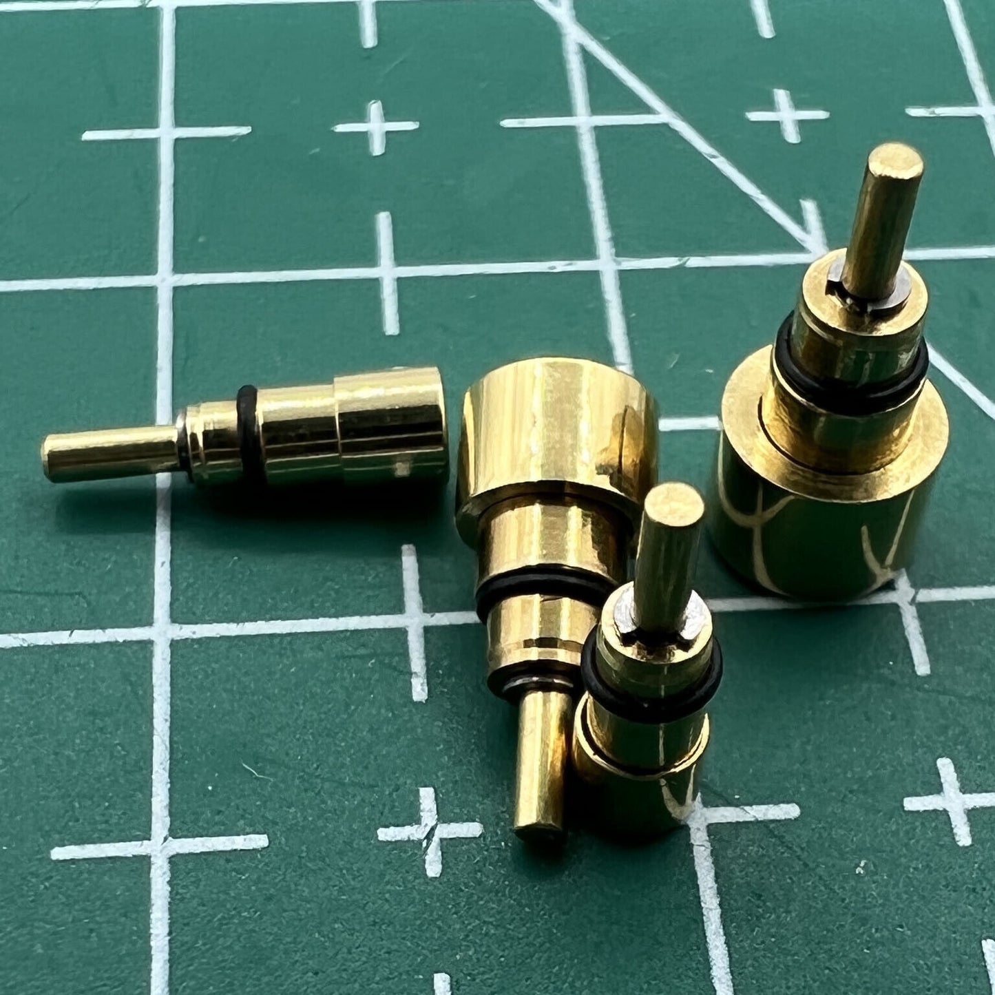 Stainless steel golden watch with pusher drive, 13 sizes for elegant timekeeping.