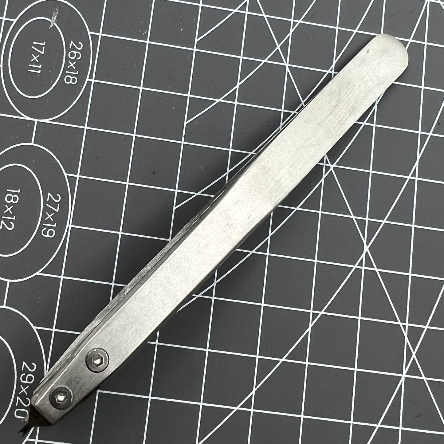 Bergeon 7825 precision spring bar tweezer for easy watch lug removal and strap fitting.