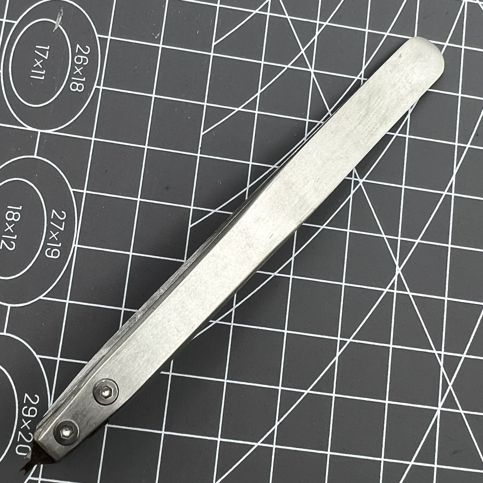 Bergeon 7825 precision spring bar tweezer for easy watch lug removal and strap fitting.