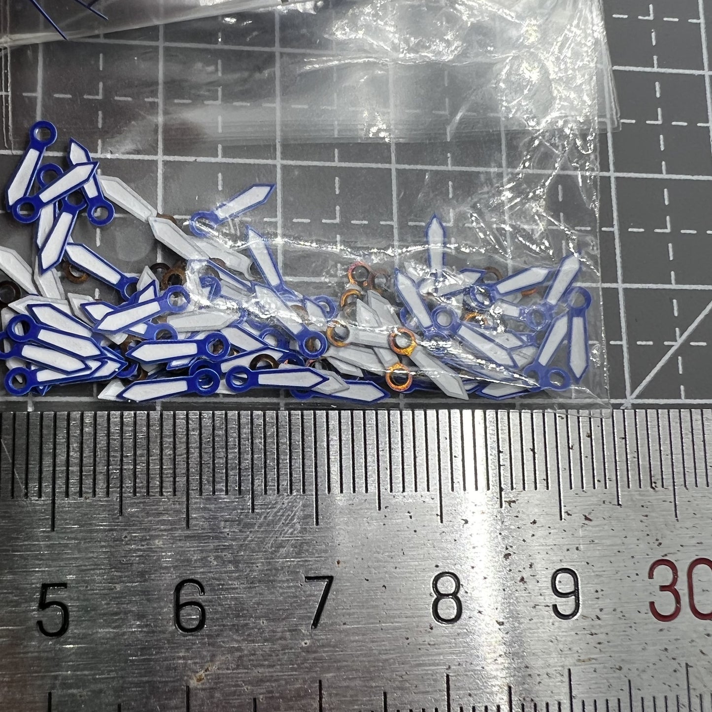 100 Sets 10 mm Uhrzeiger in zufälliger Farbe für Quarzwerk Hattori Epson PC21
