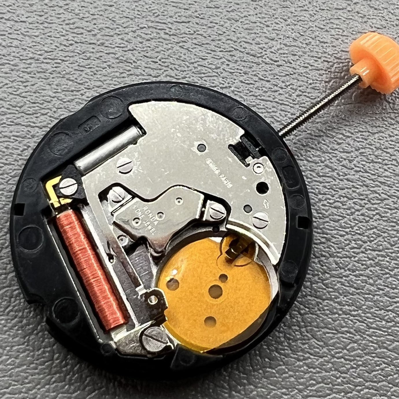 Ronda Swiss 507 quartz movement with 3 hands and day-date display at position 3 for precise timekeeping
