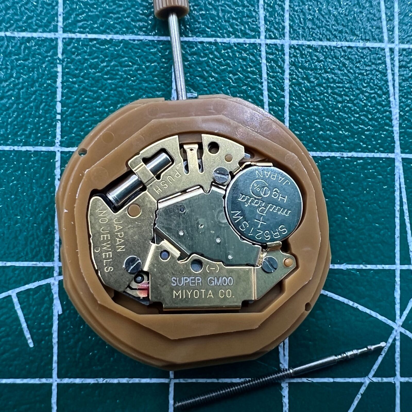 Miyota GM00 quartz movement with English and Chinese characters, reliable watch accessory for precise timekeeping.