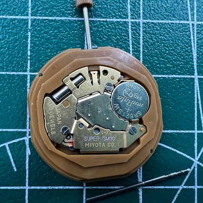 Miyota GM00 quartz movement with English and Chinese characters, reliable watch accessory for precise timekeeping.