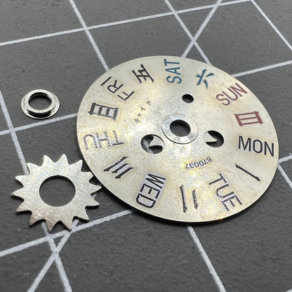 1. English: Orient watch movement with English and Chinese week disk wheel for models 46941 and 46943.  