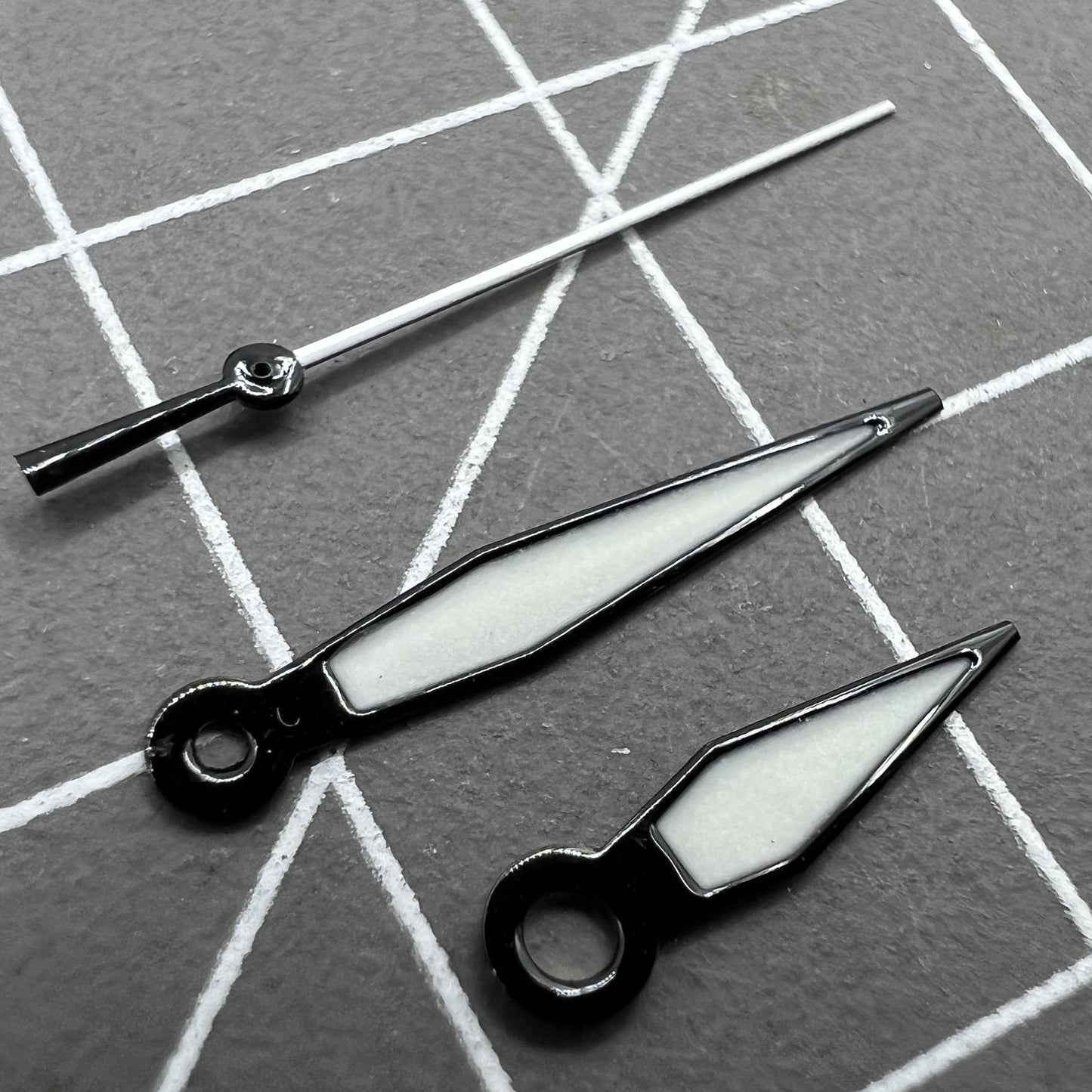 1. Black trimmed green luminous watch hands set, fits NH35/NH36 movements, ideal for precise time reading.  