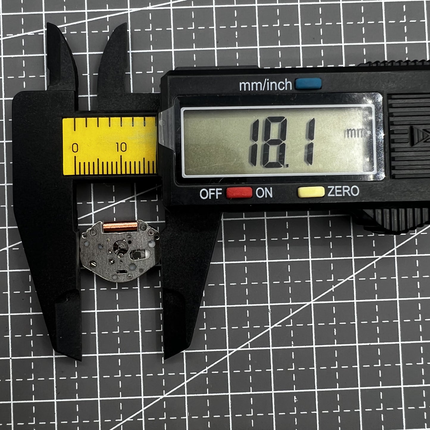 2 Stück Miyota 2033 Quarz Uhrwerk mit hohem Pinion H5 und Uhrenwelle