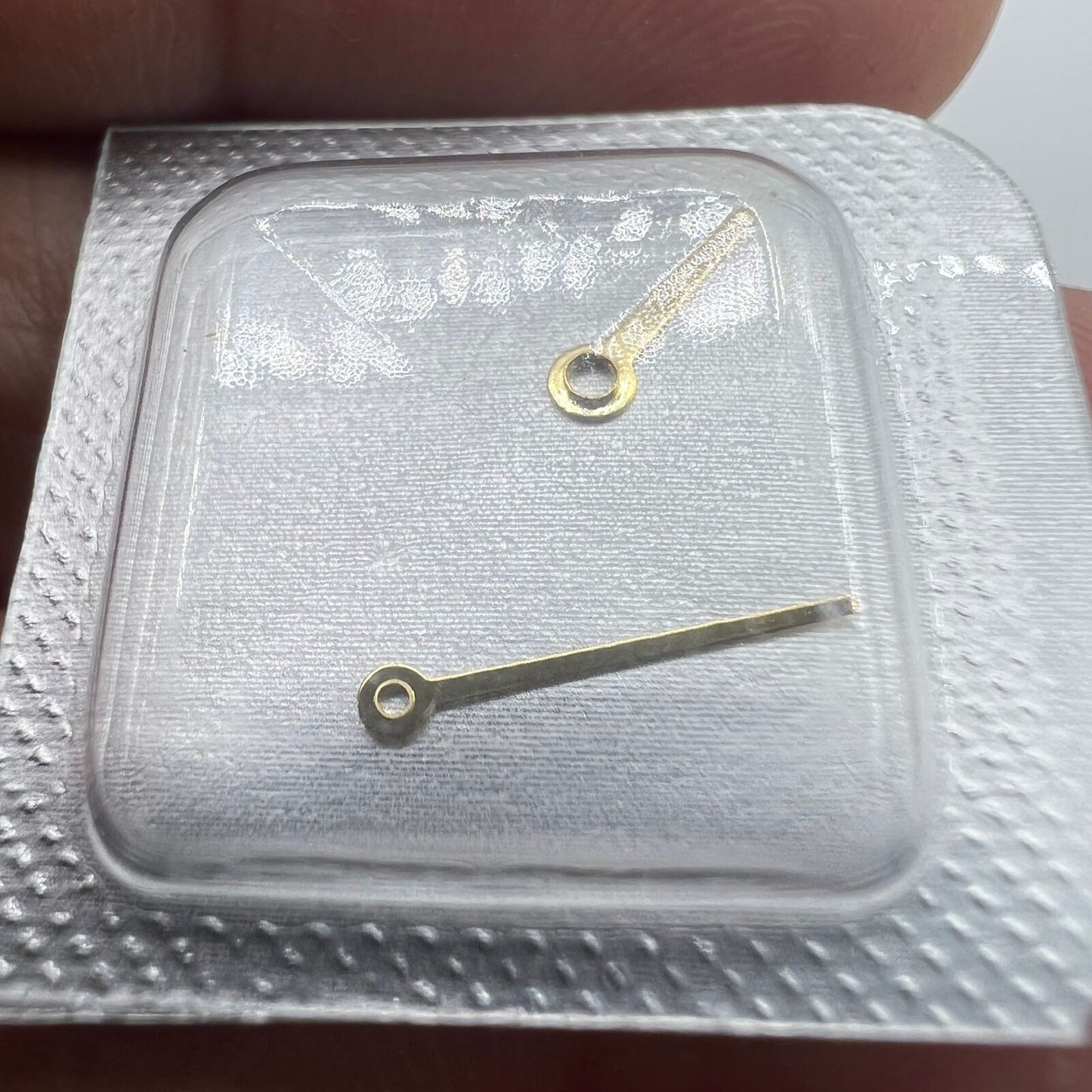 Gold watch hands set for 901.001 movement, fits K2U/K5U models, premium quality.