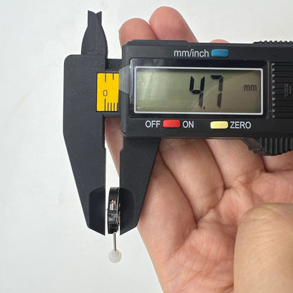 Sunon SL68 quartz watch movement with 3 hands, ideal for precise watch repairs and replacements.