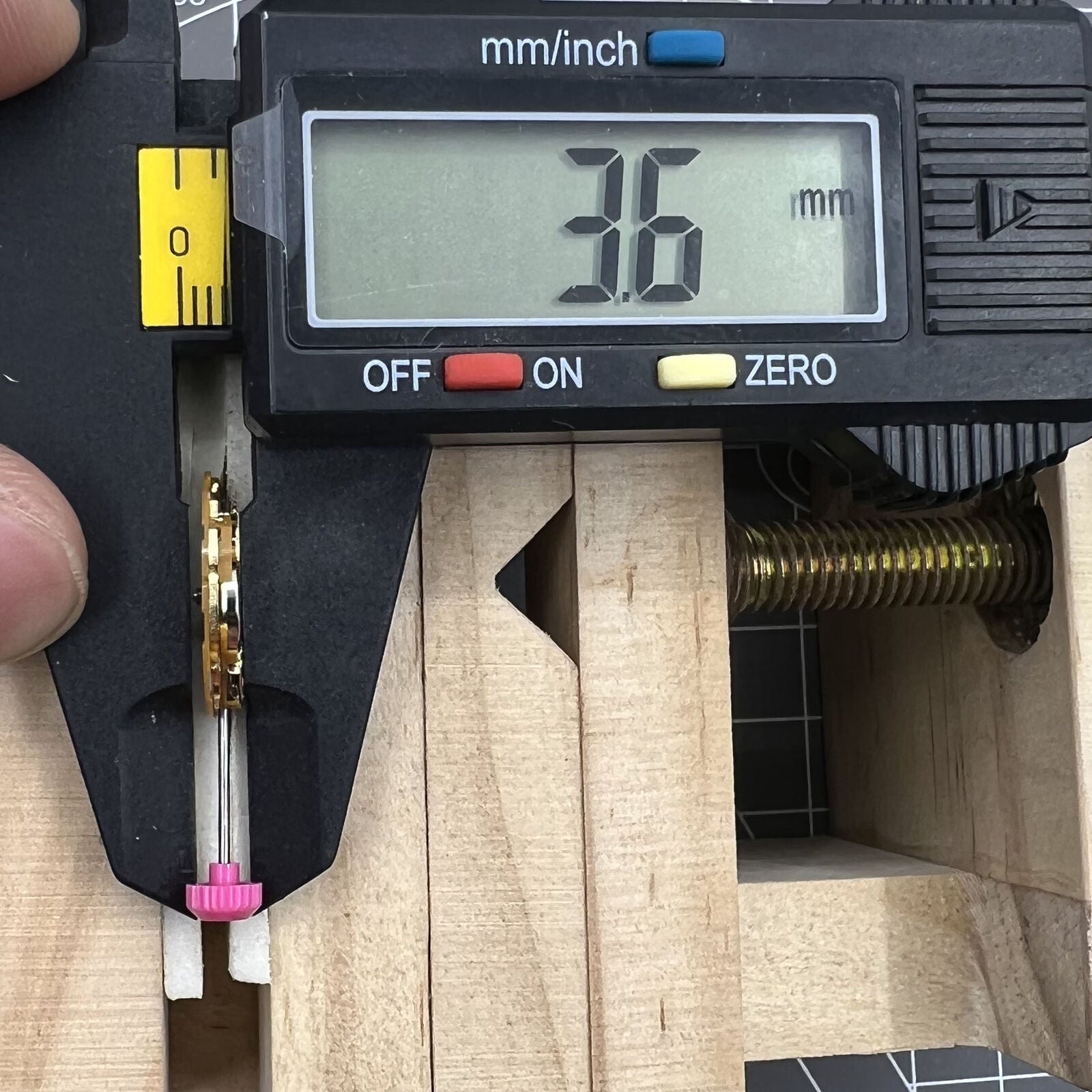 Miyota 9T13 quartz movement with date display at 6 o'clock, precision Japan-made watch accessory.