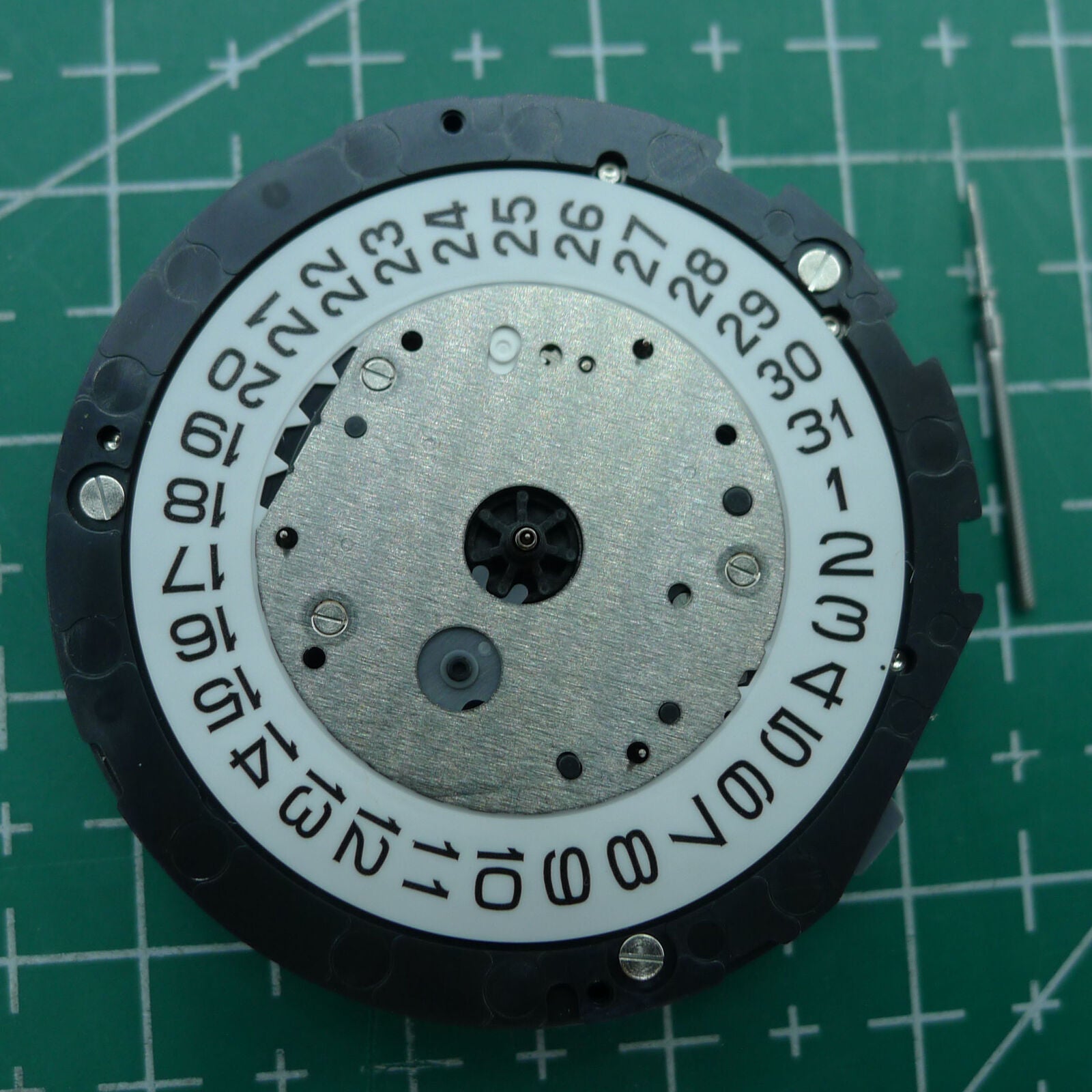 Miyota 6S30 quartz watch movement with date display at 4 o?clock and small seconds at 2, 6, and 10 by Wholesale.