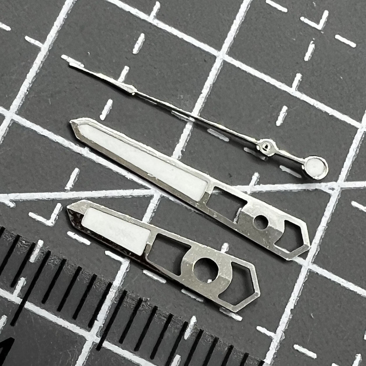 Trim à argent creux de 13 mm Hands de montre de lume bleu pour Seiko NH35 NH36 Mouvement