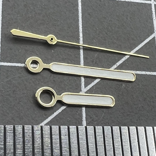 Aiguilles de montre luminescentes vertes peintes en blanc avec garniture dorée de 12,5 mm pour NH35 NH36 7S26 7S36