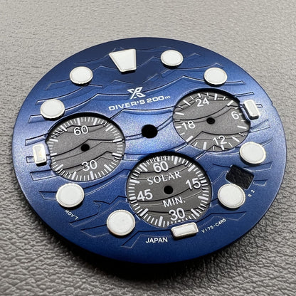 Luminescent green watch dial with 31mm silver bezel for VD53 by Leuchtendes, ideal for stylish timepieces