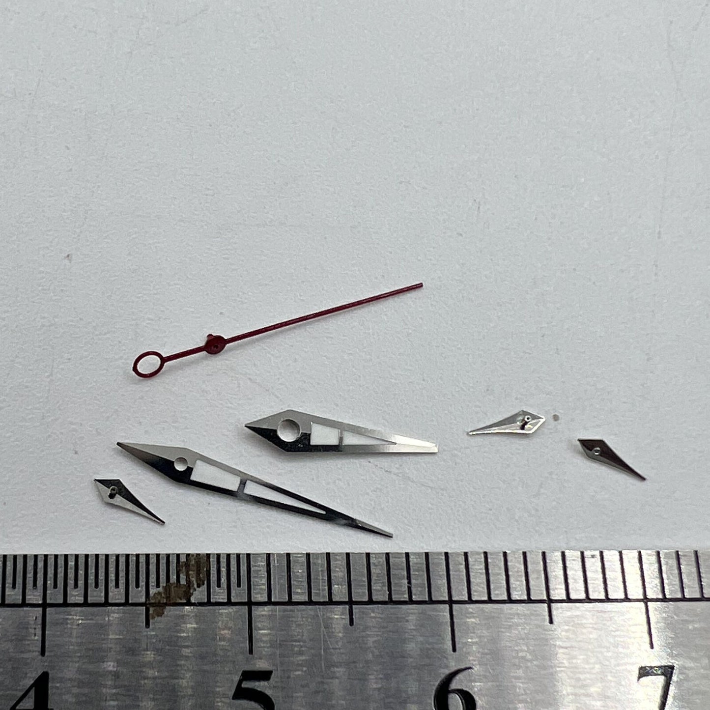Green luminous watch hands with silver trim for ISA 9238 quartz movement, 11.5mm precision fit.