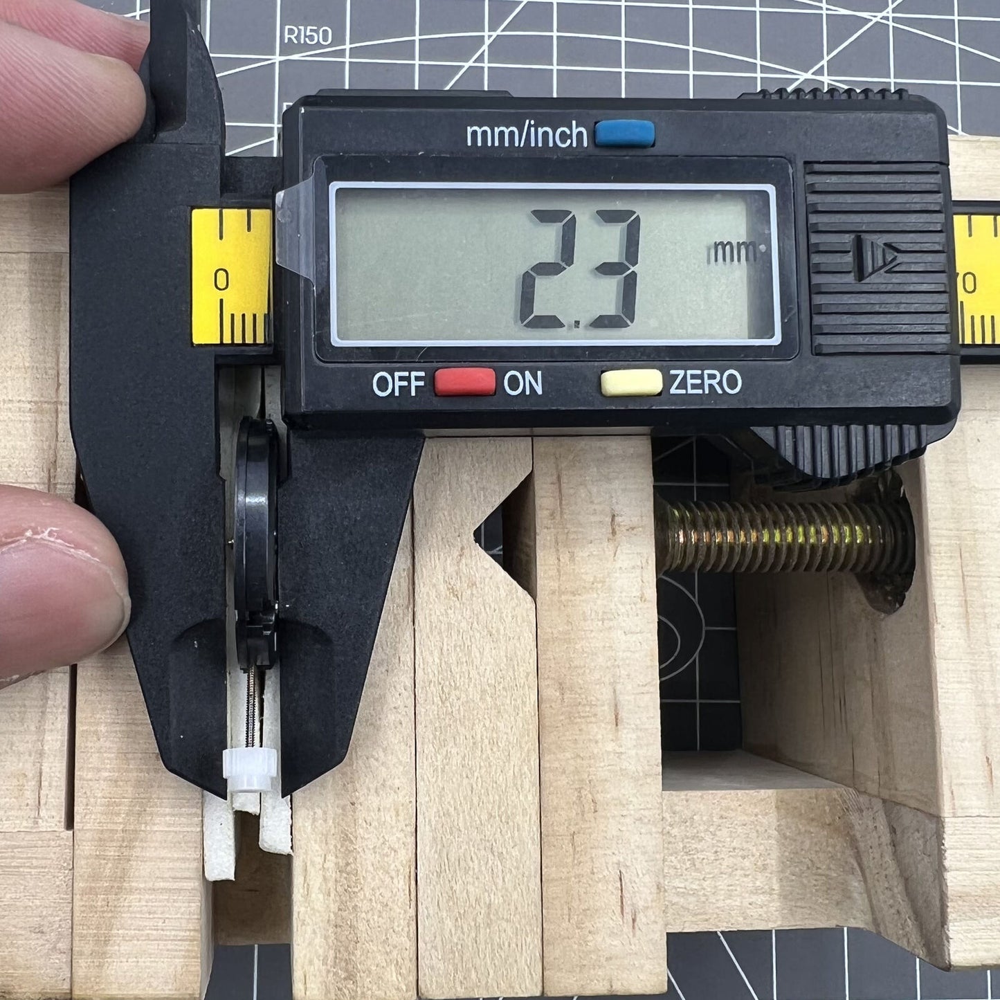 ETA804.114 quartz watch movement with single date display at 3 o'clock, precise and reliable timing.