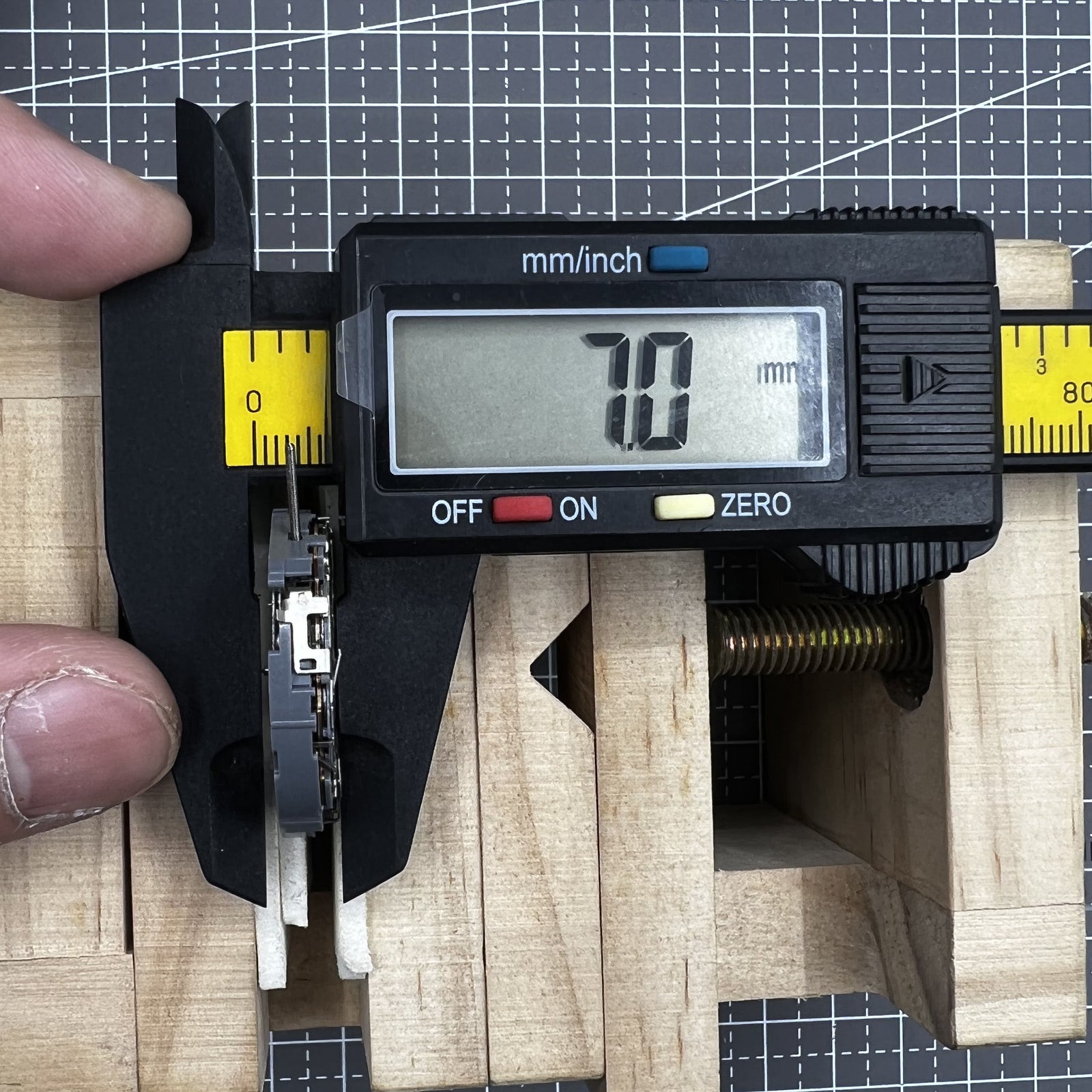 Schwarzes Zifferblatt mit Seiko VK63 Quarz Uhrwerk, hochwertige japanische Pr�zision f�r Uhrzubeh�r.