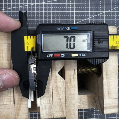 Schwarzes Zifferblatt mit Seiko VK63 Quarz Uhrwerk, hochwertige japanische Pr�zision f�r Uhrzubeh�r.