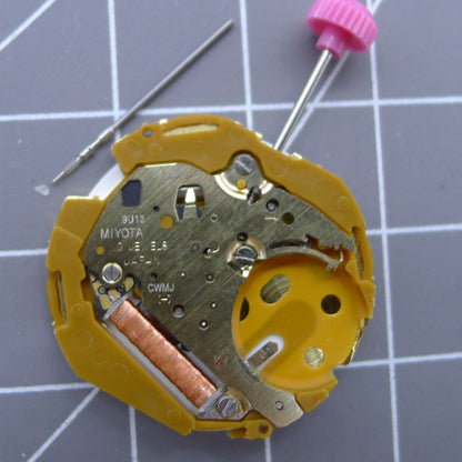 Miyota 9U13 quartz watch movement with date at 6 o'clock, precision Japan-made mechanism.