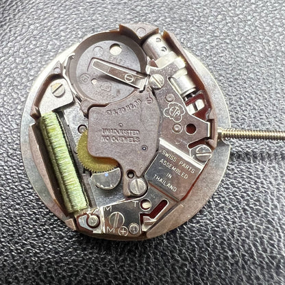 ETA Swiss Quarz Uhrwerk 400 111 Ein Kalender bei 6 Uhr