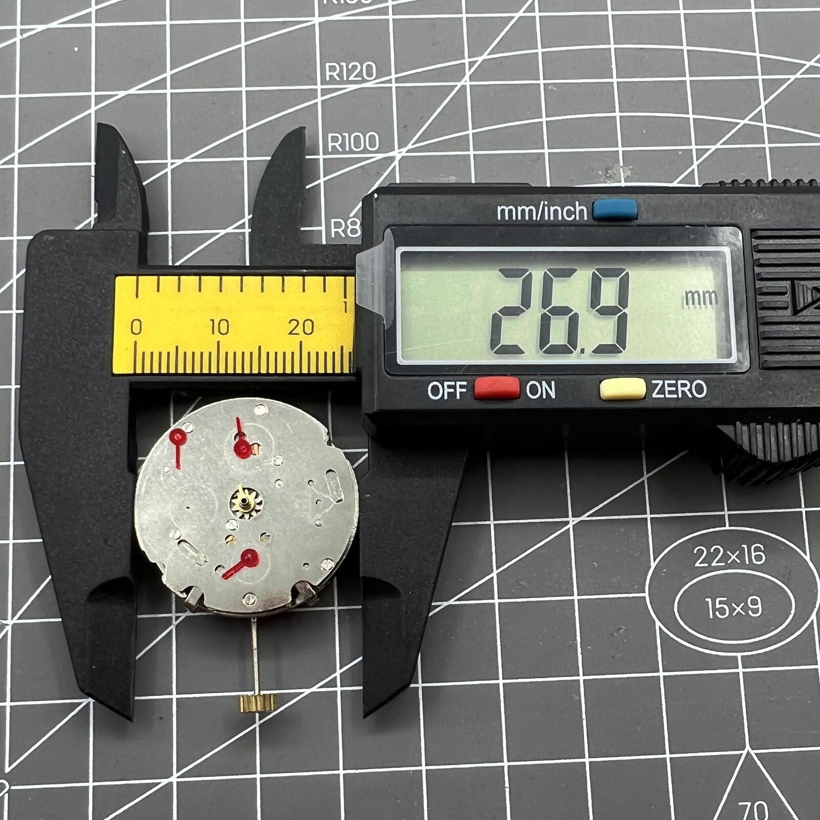 26.5mm Dandong 7120 automatic watch movement with day-date function, precise timekeeping for watch repairs.