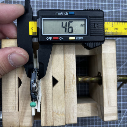 Miyota OS00 watch with quartz movement, date function, and single calendar at 3 o'clock for precise timekeeping