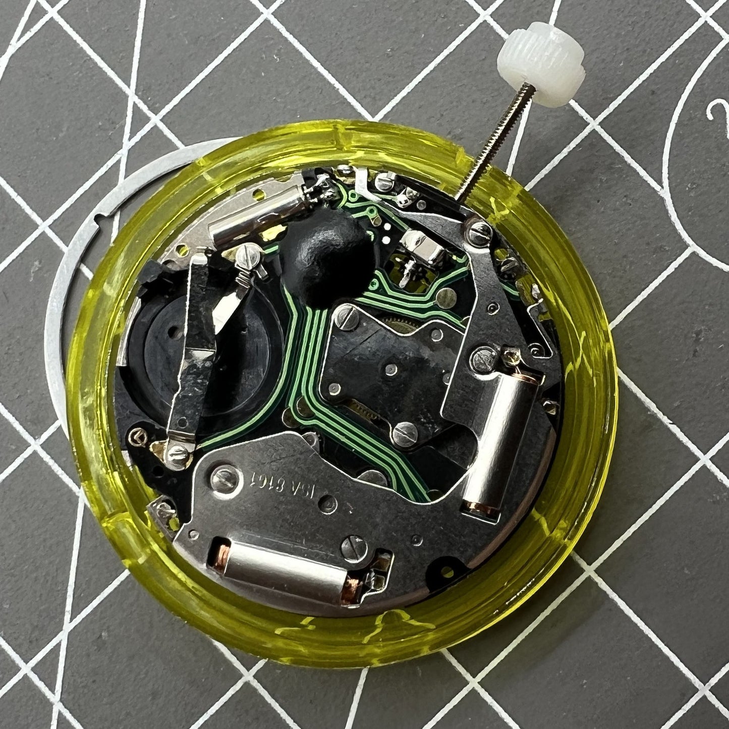 Mouvement à quartz ISA 8161 Argent Date à 4 heures Multifonctionnel 6 aiguilles Fabriqué en Suisse
