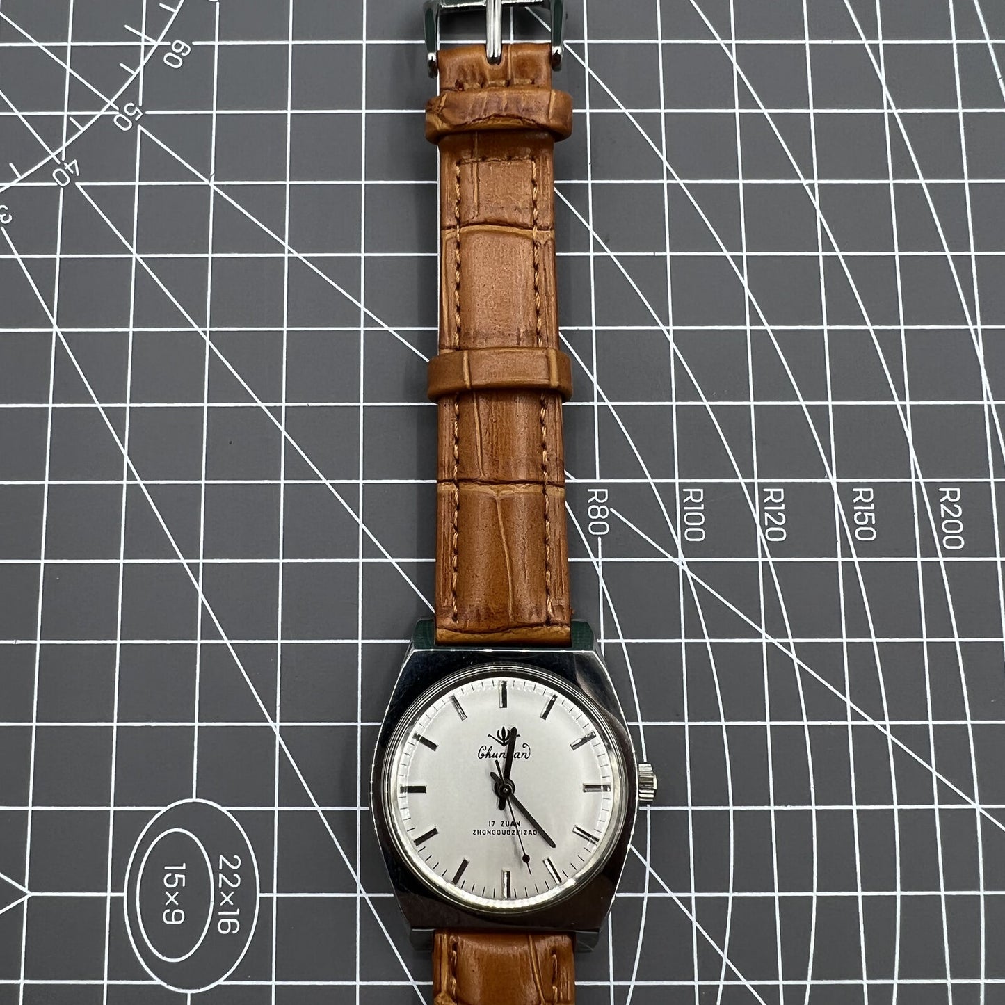 33mm Chunlan manual mechanical watch with silver dial, 17-jewel movement, and sleek steel band for elegance.