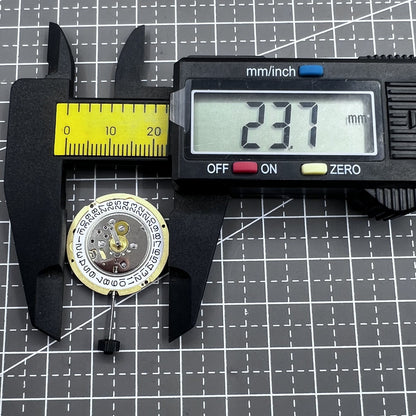 Ronda 1009 Schweizer Quarzuhr mit Datum bei 3 Uhr und zwei Zeigern f�r pr�zise Zeitmessung
