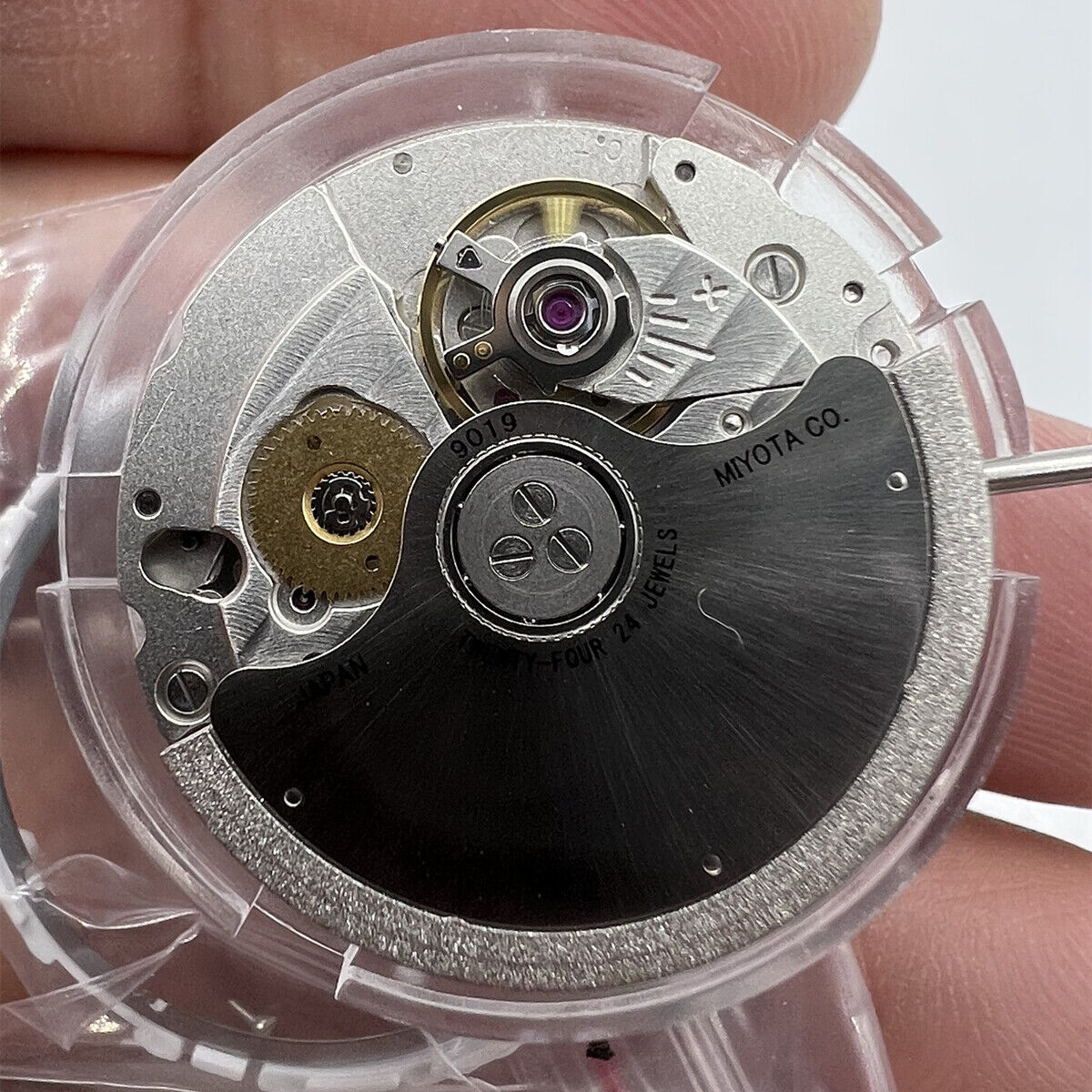 Miyota Citizen 9019 automatic watch movement showing date indicators at 3 and 6 o'clock positions.