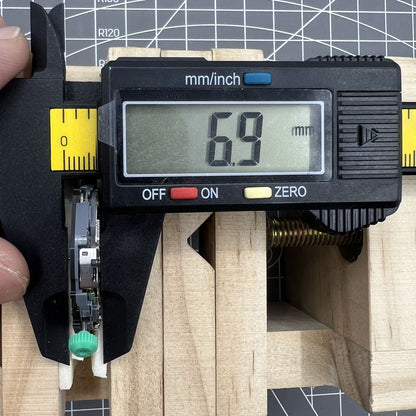 Miyota OS21 quartz watch movement with date window at 6, Japan-made for accurate timekeeping.