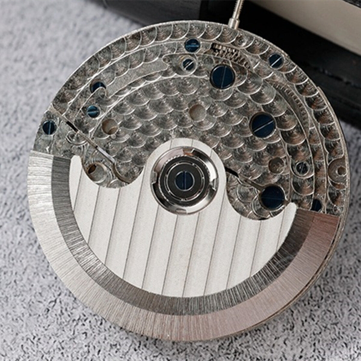 Silbernes, in China hergestelltes, multifunktionales automatisches mechanisches Uhrwerk mit Doppelschwungrad