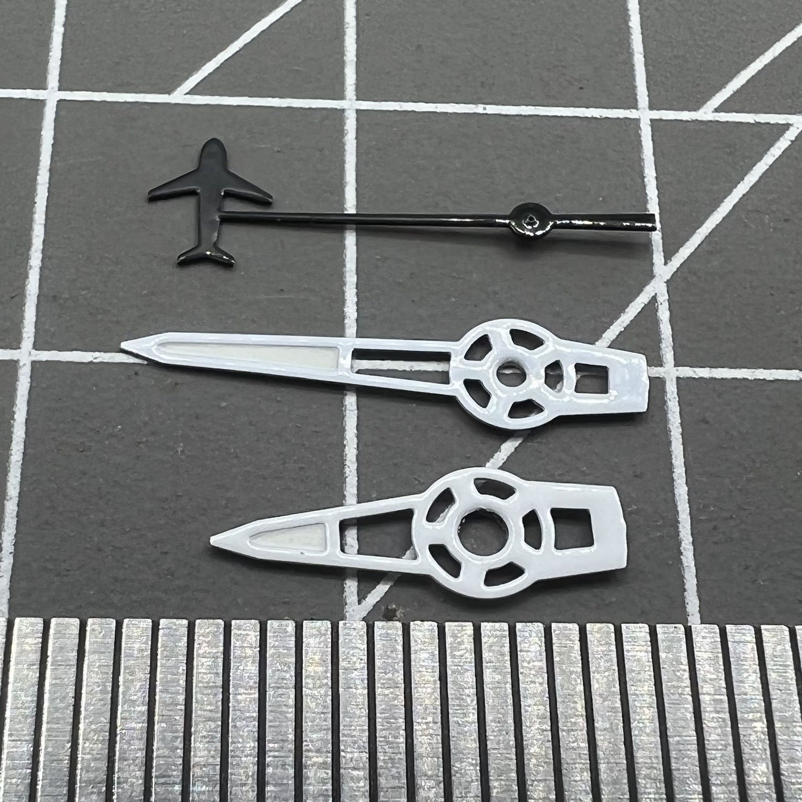 Plane Small Second green luminous watch hands set, compatible with NH35/NH36/4R/7S movements for accurate timekeeping.