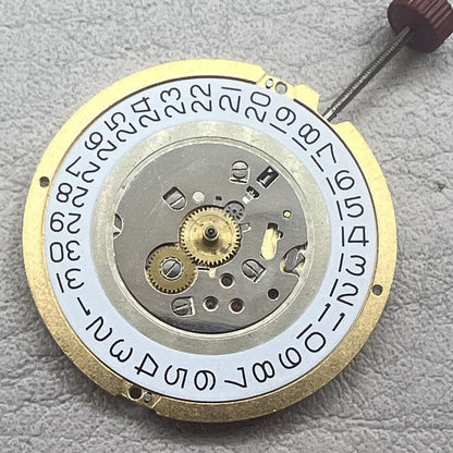 Ronda Quarzuhrwerk 1016 Swiss watch movement with date display at 3 o?clock, precision timekeeping.