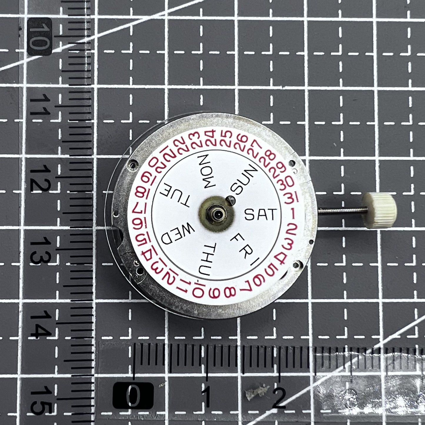 Manuelle Aufzugsuhr mit Swiss RONDA MATIC 1217-21 Uhrwerk, detaillierte Zerlegung und mechanische Bauweise.