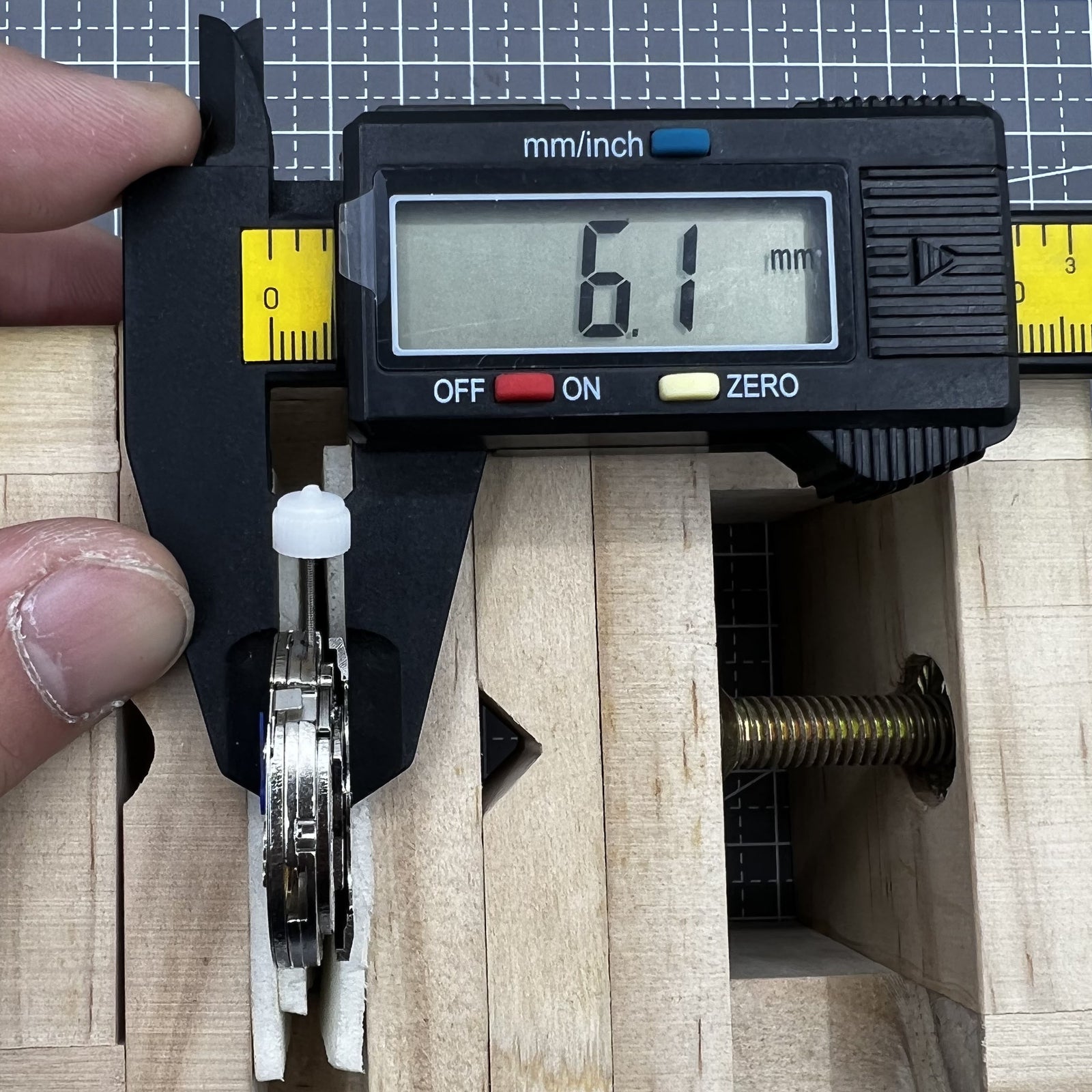 Shanghai multifunktionale mechanische Armbanduhr mit Datum-Anzeige bei 12 Uhr f�r stilvolle Zeitmessung