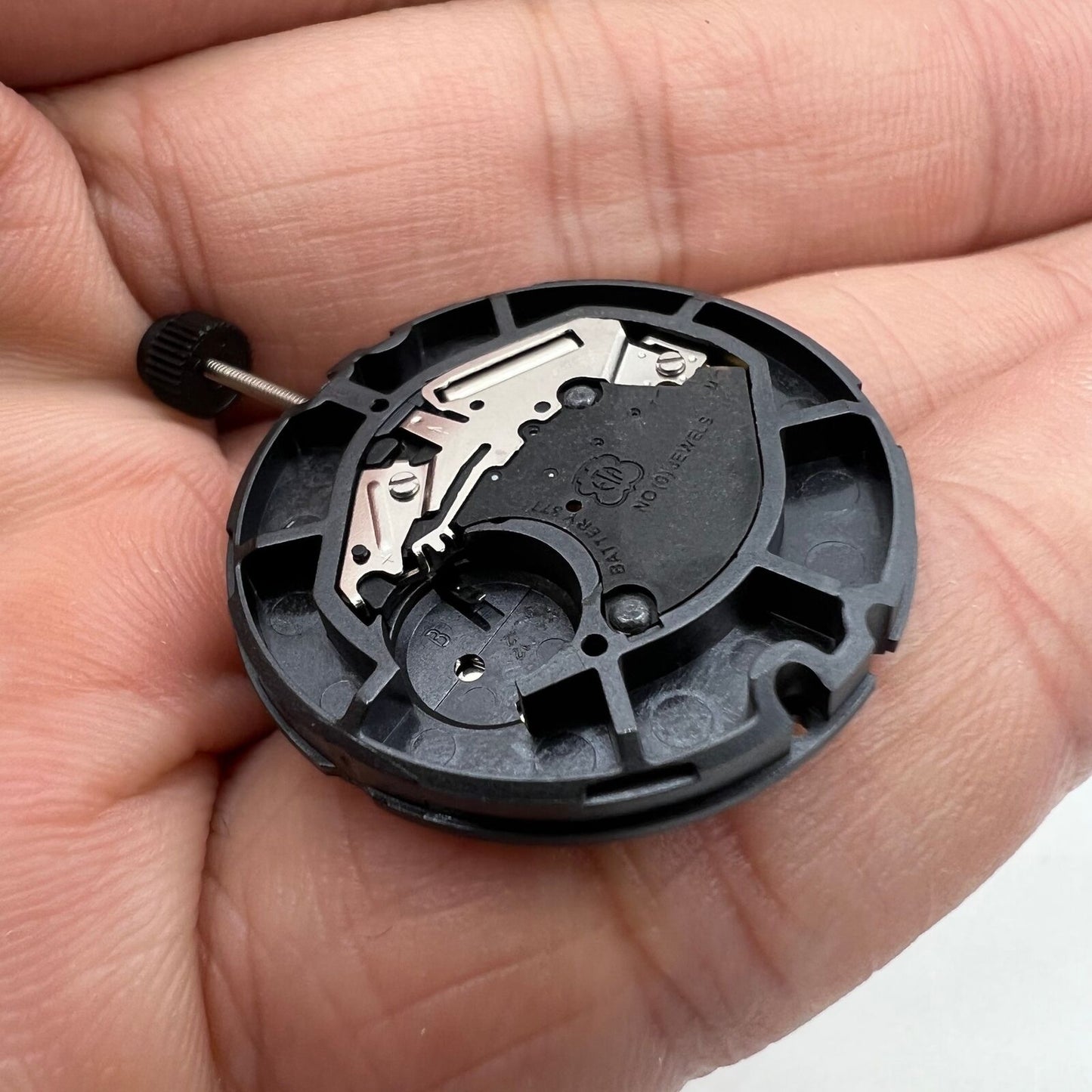 Swiss Made ETA 805.112 quartz watch movement with date at 3 o'clock, 3-hand precision for watch accessories.