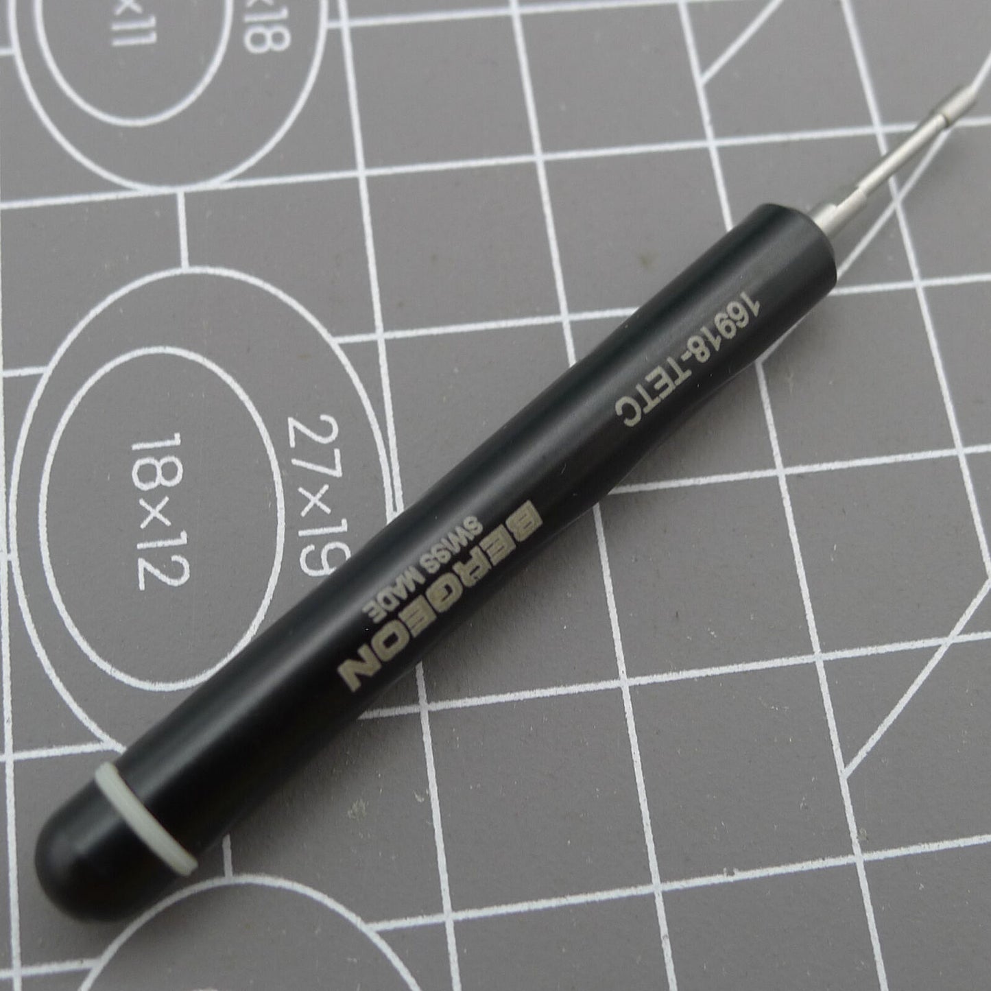 Bergeon 16918-TETC precision screwdriver turning ETACHRON pitons, essential watch accessory tool.