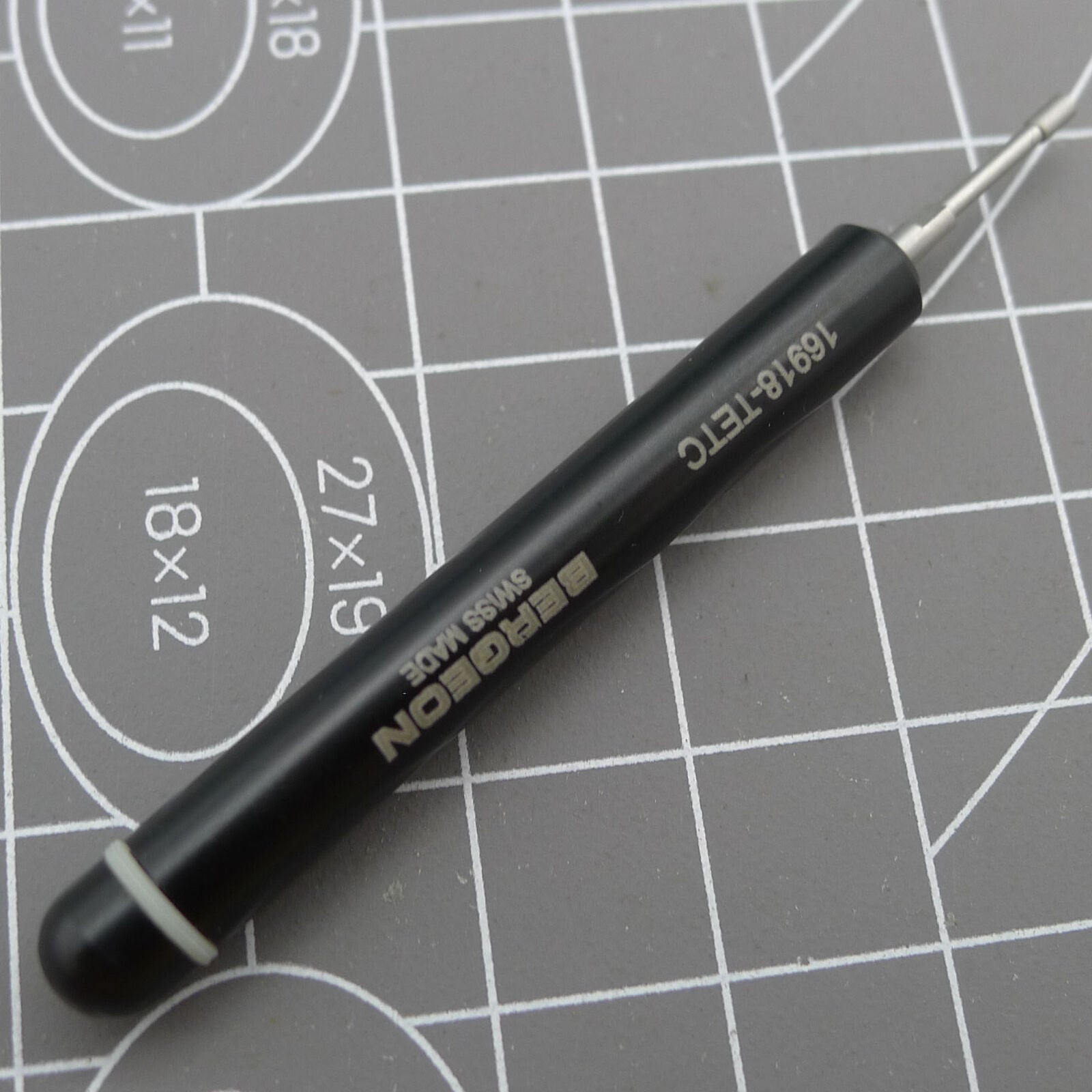 Bergeon 16918-TETC precision screwdriver turning ETACHRON pitons, essential watch accessory tool.