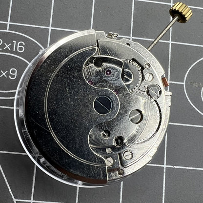 Automatic multifunctional watch with mechanical movement, date at 12 o'clock, and bare wheel display at 6.