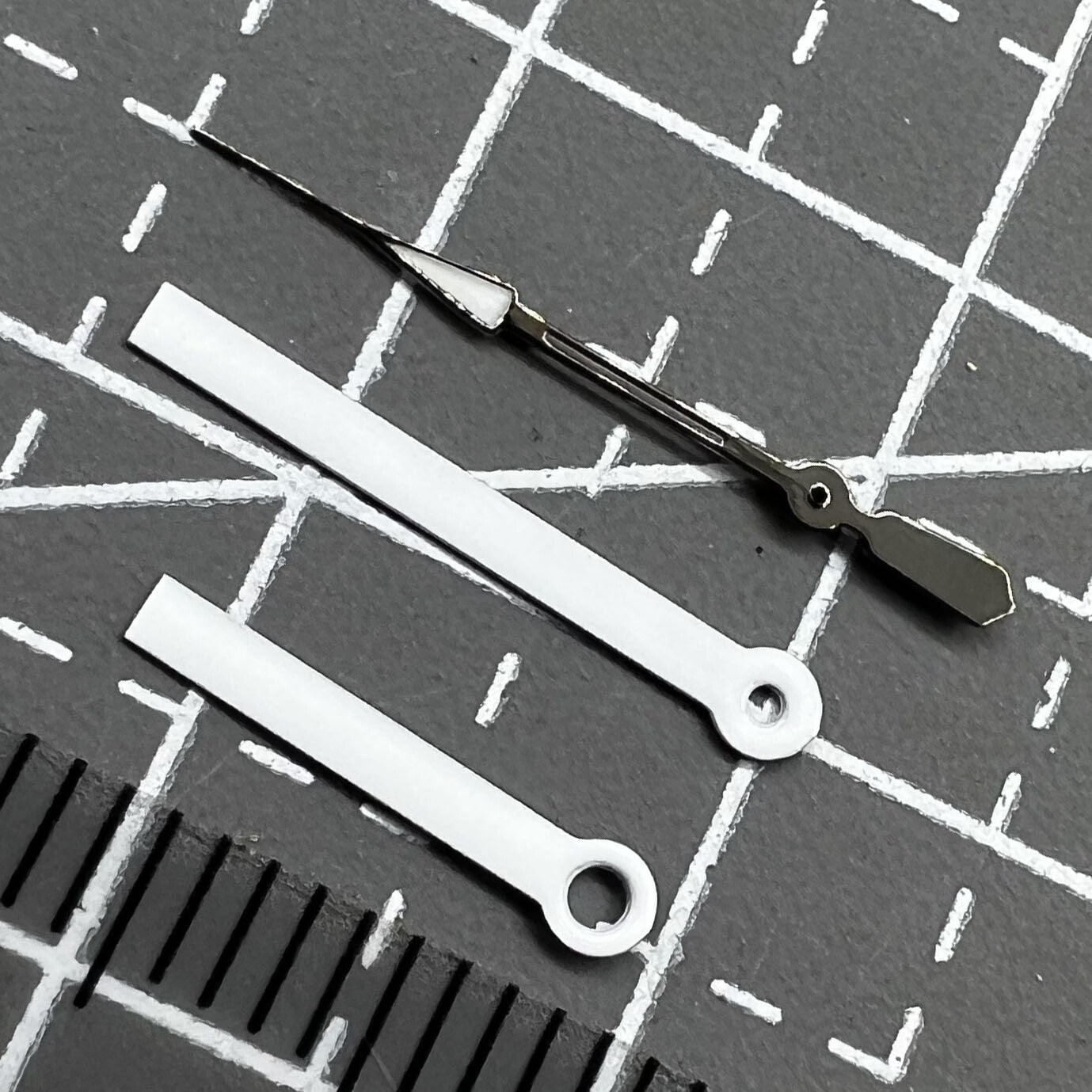 2 Sets Pack 14mm Weiße Zeiger mit Grauer Umrandung für Ronda 515 Quarzwerk