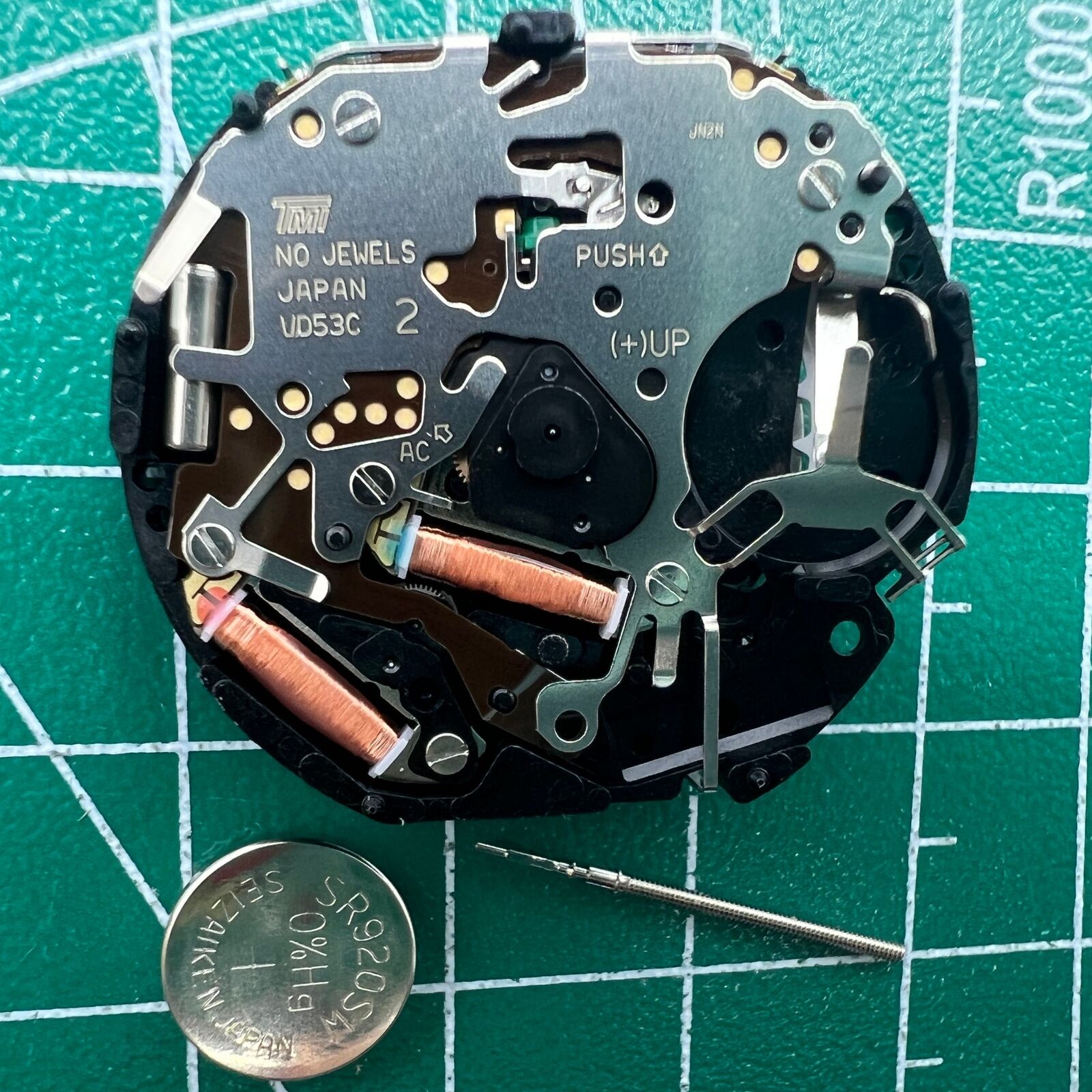 Hattori Epson TMI VD53C quartz watch movement showing date at 6 o'clock, ideal for watch accessories.